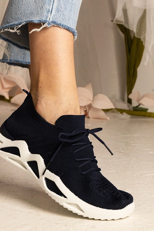 Dunkelblaue Sneakers mit... Dunkelblaue Sneakers mit...