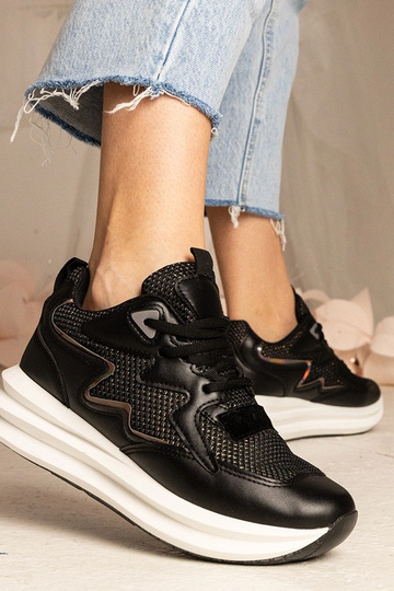 Schwarze Sneakers mit...