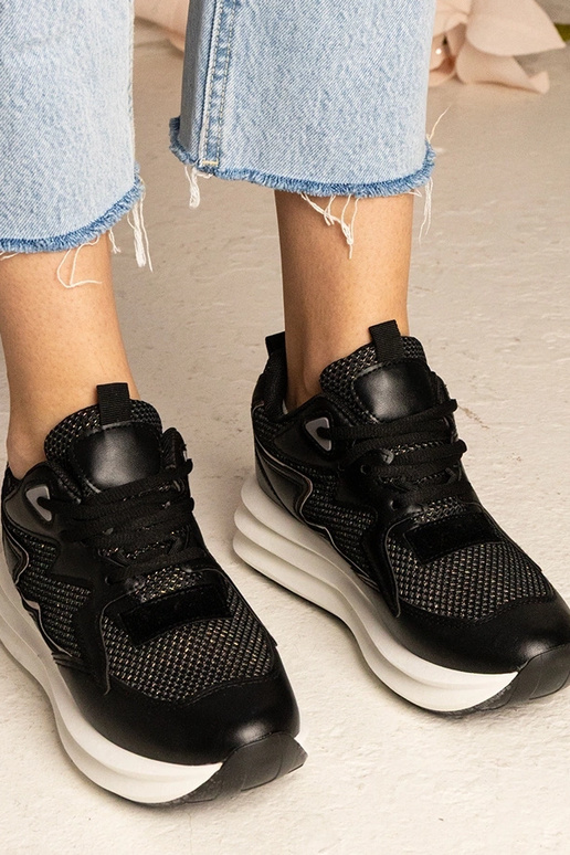 Zwarte sneakers met holografisch... Zwarte sneakers met holografisch...