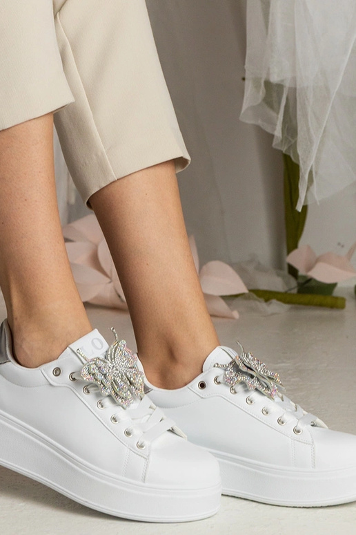 Biało-srebrne Sneakers mit... Biało-srebrne Sneakers mit...