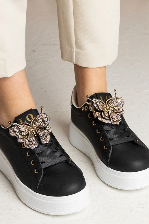 Baskets noires avec un papillon en... Baskets noires avec un papillon en...