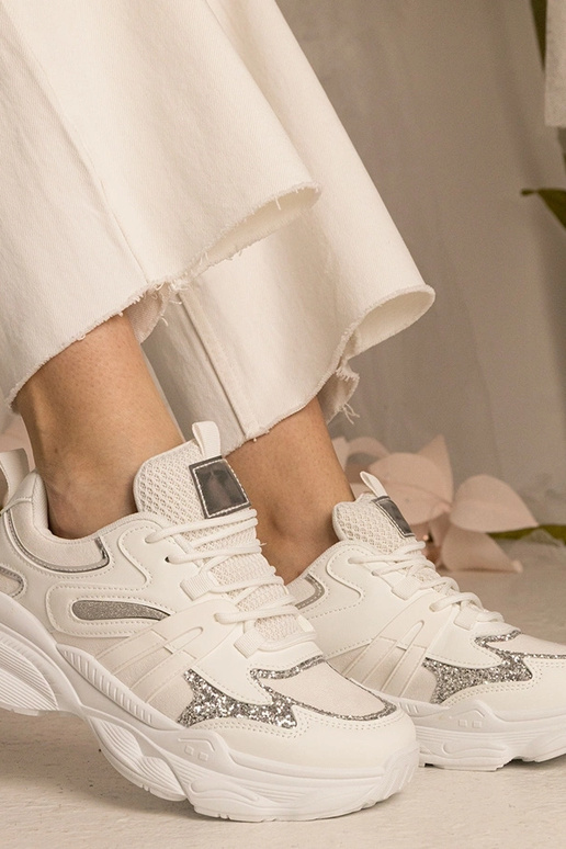 Baskets blanches sportives pour... Baskets blanches sportives pour...