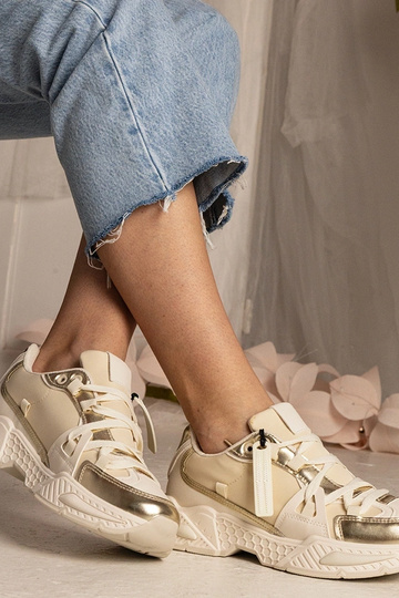 Beige dames sneakers op... 2