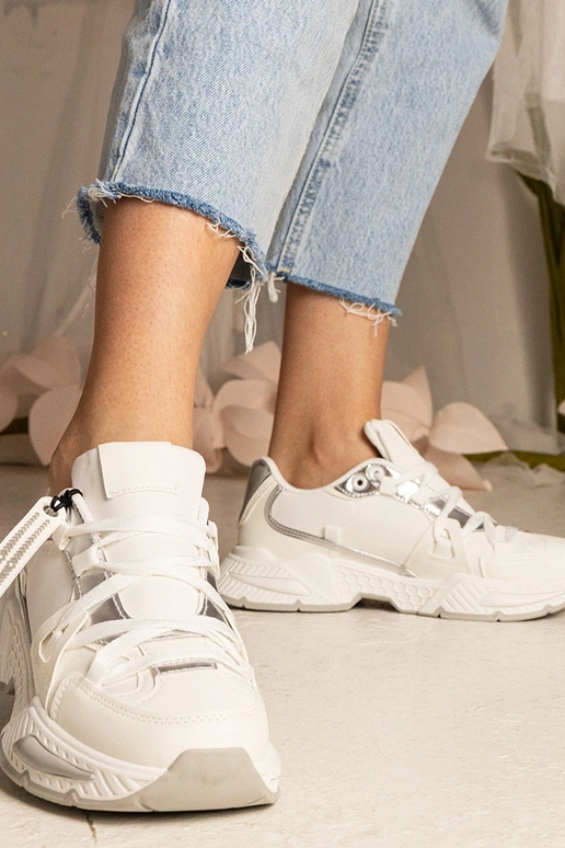 Witte dames sneakers op dikke zool... Witte dames sneakers op dikke zool...