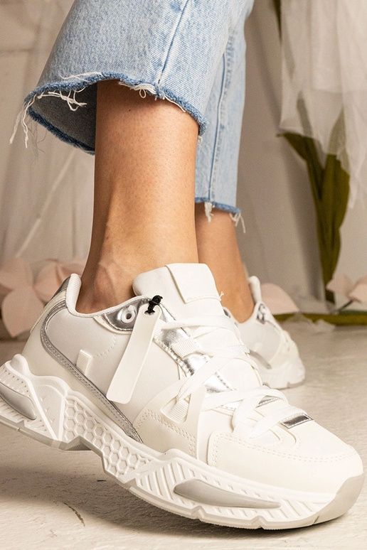 Witte dames sneakers op dikke zool... Witte dames sneakers op dikke zool...