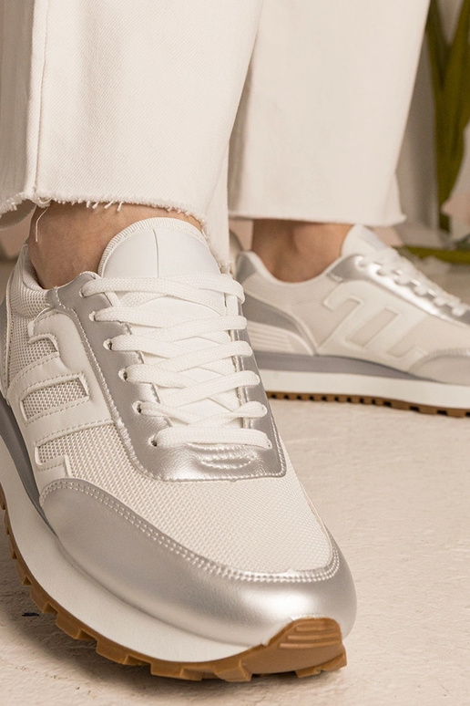 Wit-zilver dames sneakers sportief... Wit-zilver dames sneakers sportief...