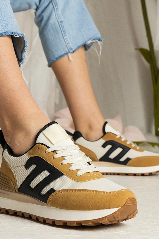 Baskets brunes sportives pour femmes... Baskets brunes sportives pour femmes...