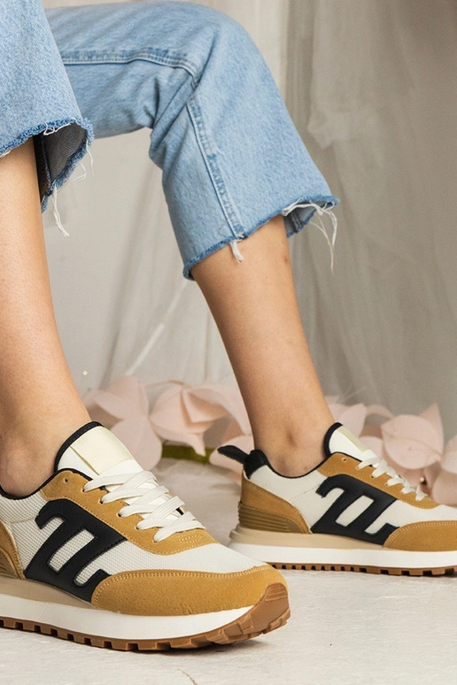 Baskets brunes sportives pour femmes... Baskets brunes sportives pour femmes...