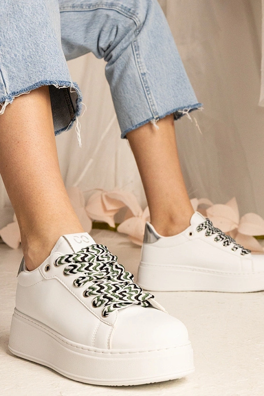 Baskets blanches pour femmes avec un... Baskets blanches pour femmes avec un...