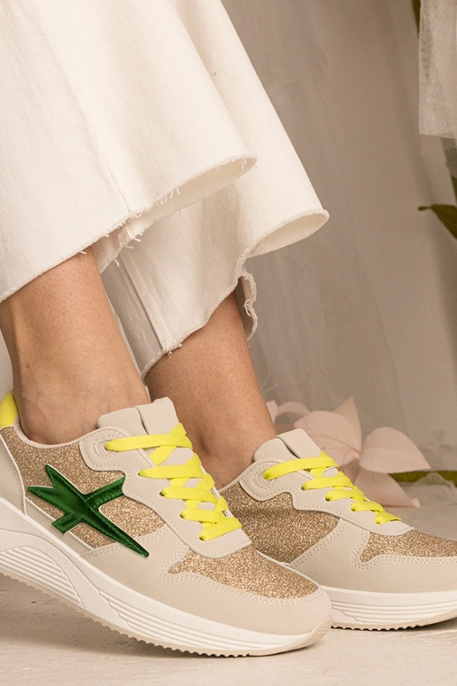 Baskets beiges sportives pour femmes... Baskets beiges sportives pour femmes...