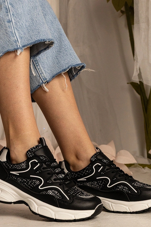 Baskets noires pour femmes sportives... Baskets noires pour femmes sportives...