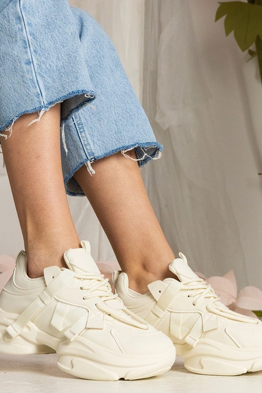 Beige dames sneakers massief sportief... Beige dames sneakers massief sportief...