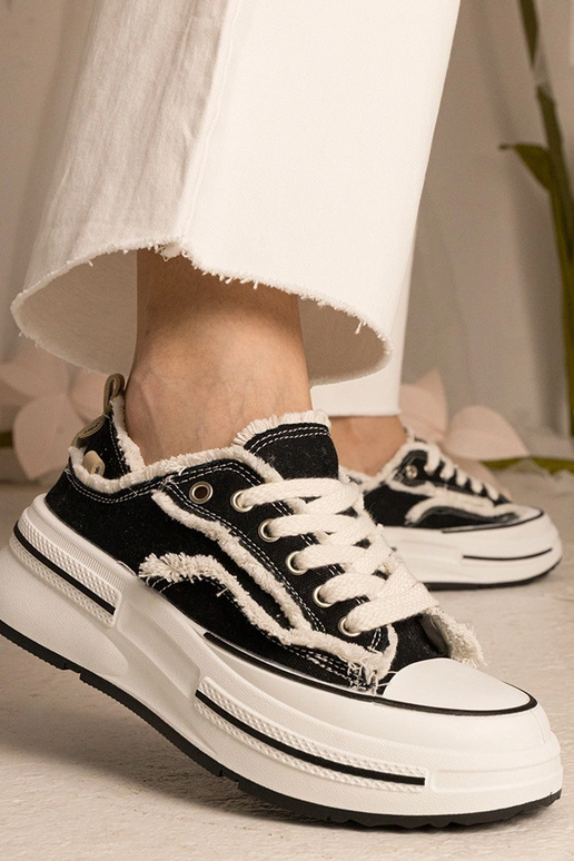 Baskets noires pour femmes montantes... Baskets noires pour femmes montantes...