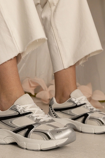 Zilveren dames sneakers...