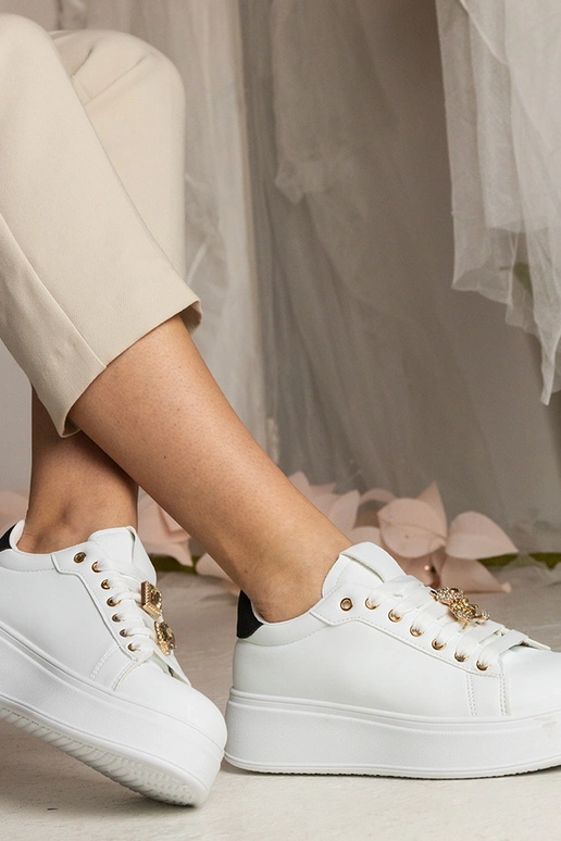 Zwart-witte dames sneakers versierd... Zwart-witte dames sneakers versierd...