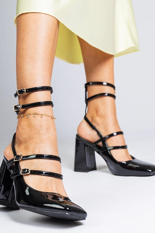 Escarpins laqués noirs à talon bloc...
