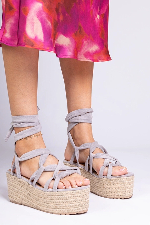 Grijze dames espadrilles met hoge... Grijze dames espadrilles met hoge...