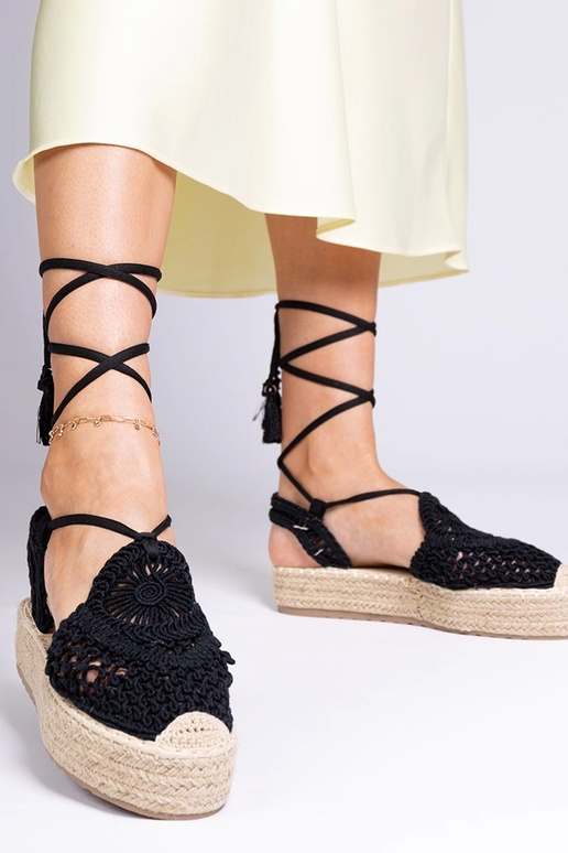 Sandales noires tressées à plateforme... Sandales noires tressées à plateforme...