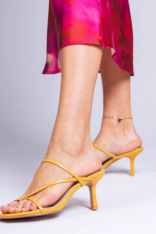 Chaussons élégants jaunes pour femmes... Chaussons élégants jaunes pour femmes...