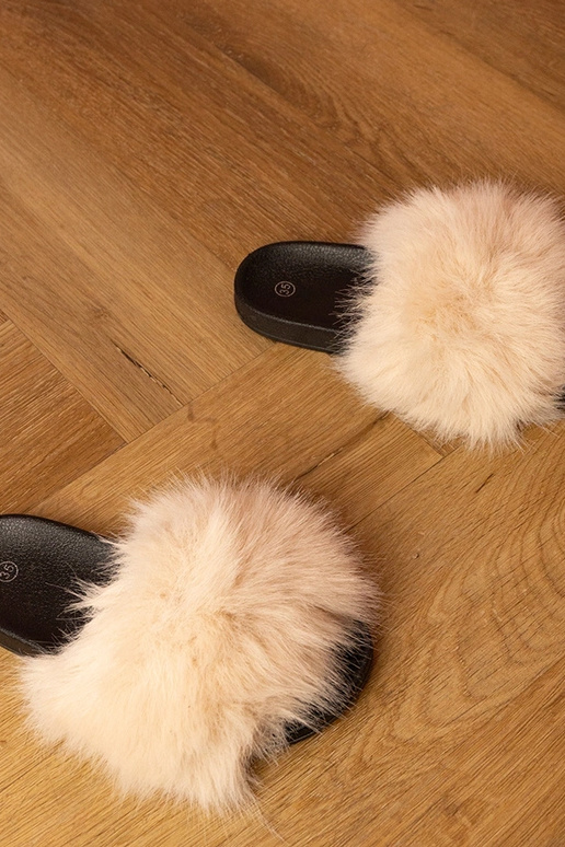 Zandkleurige kinderschuiven met bont... Zandkleurige kinderschuiven met bont...