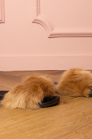 Bruine kinderschuiven met...