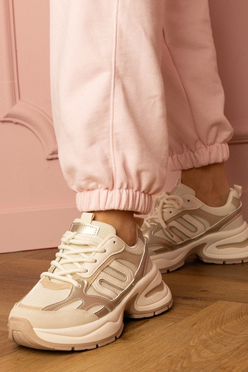 Baskets sport couleur sable...