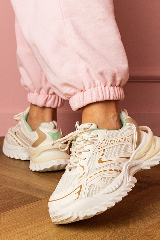 Baskets couleur sable pour femmes sur... Baskets couleur sable pour femmes sur...