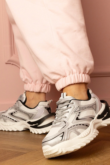 Zilveren dames sneakers op... 2