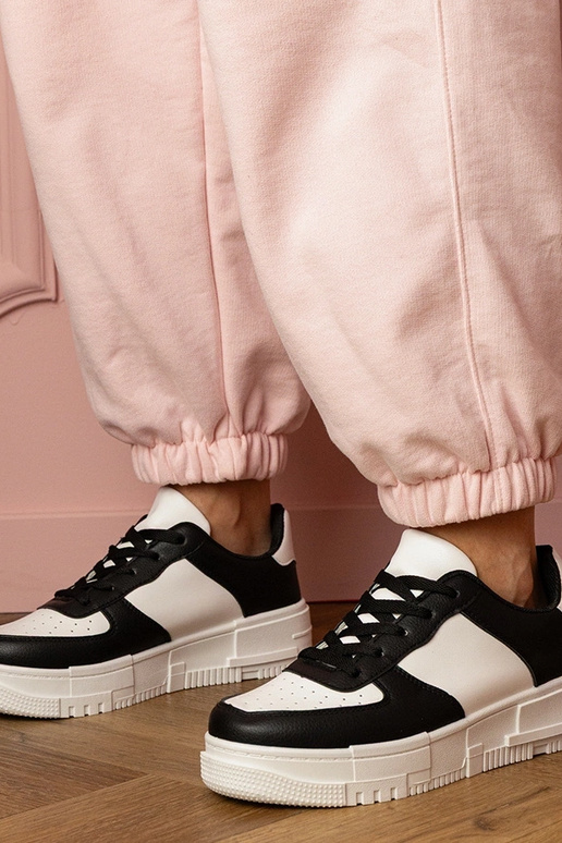 Baskets noires pour femmes sur... Baskets noires pour femmes sur...