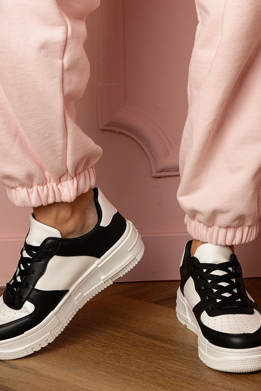 Baskets noires pour femmes sur... Baskets noires pour femmes sur...