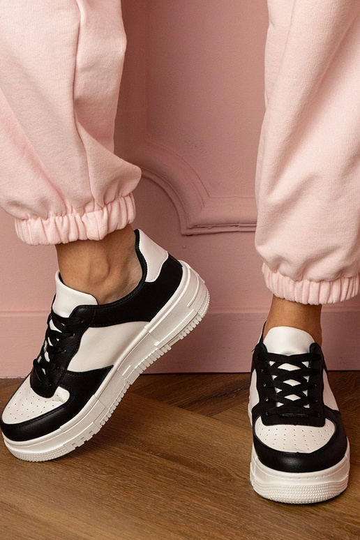 Baskets noires pour femmes sur... Baskets noires pour femmes sur...