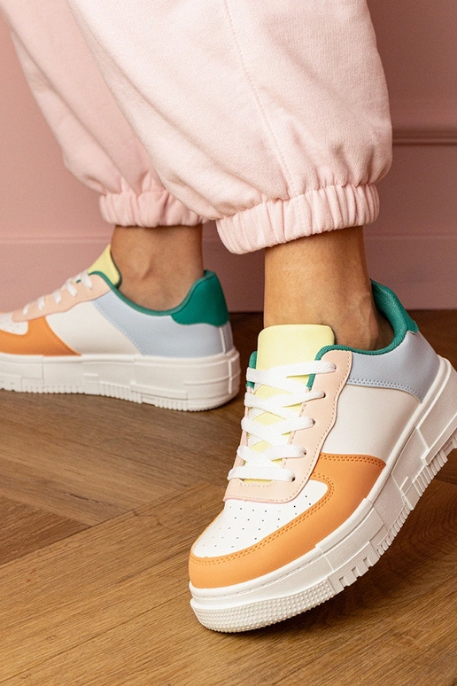 Oranje dames sneakers op een platform...