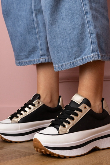 Schwarze Damen-Sneaker auf...