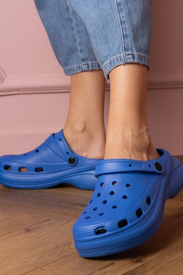 Blauwe dames gesloten slippers op een platform Kameris 2