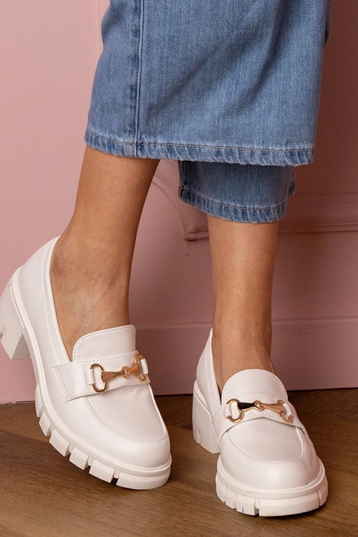 Weiße Damen- Halbschuhe mit niedrigem... Weiße Damen- Halbschuhe mit niedrigem...