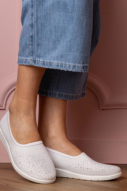 Witte dames sportieve sandalen met... Witte dames sportieve sandalen met...