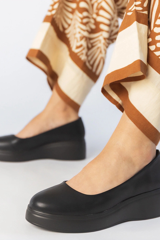 Schwarze Plateauschuhe aus...