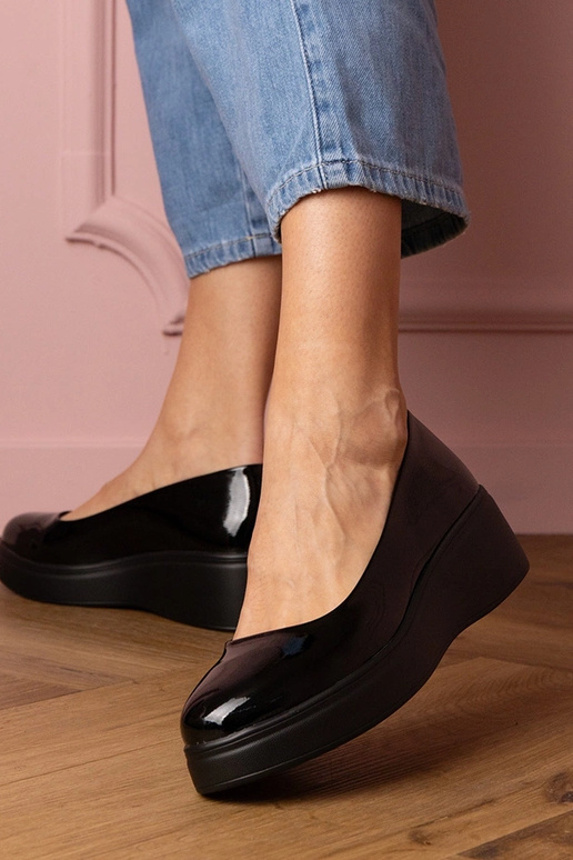 Mocassins noirs laqués pour femmes...