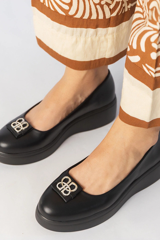 Zwarte instappers op platform met...