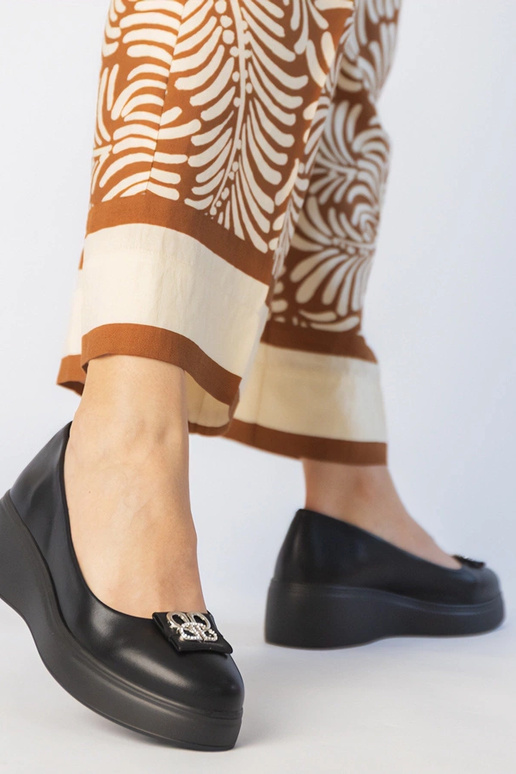 Zwarte instappers op platform met...