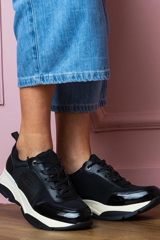 Chaussures de sport noires pour... Chaussures de sport noires pour...