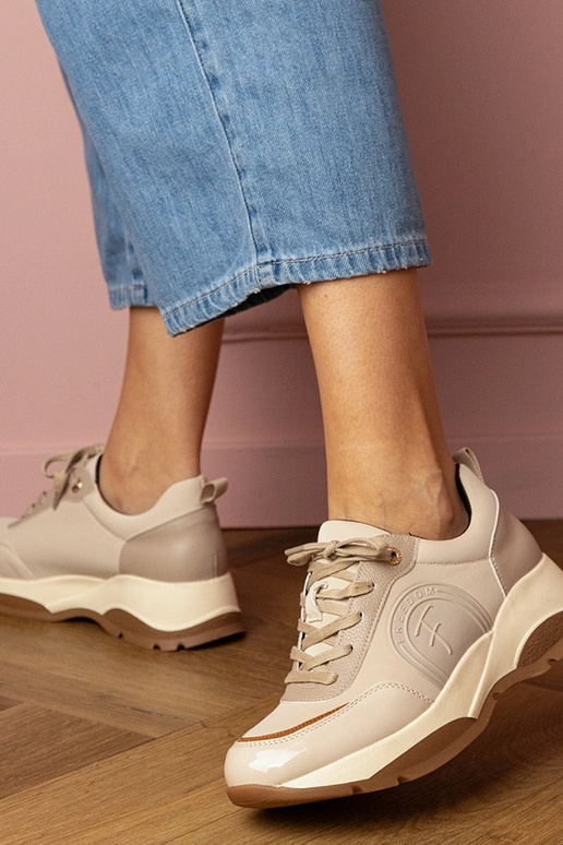 Chaussures de sport couleur sable...