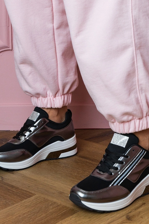 Baskets de sport pour femmes noires... Baskets de sport pour femmes noires...