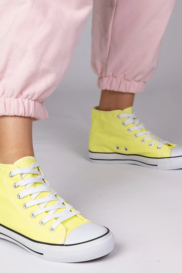 Gelbe klassische Schuhe...