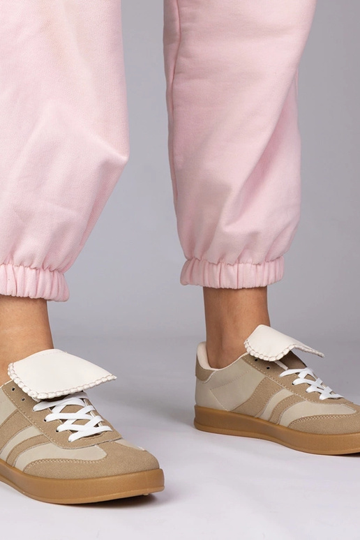 Sandfarbene sportliche Damenschuhe,...