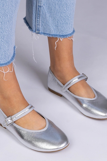 Silberne Ballerinas mit...