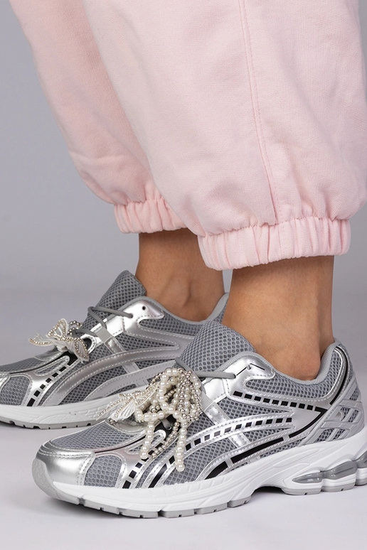 Silberne Sportschuhe mit abnehmbaren...