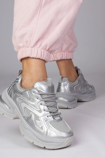 Baskets argentées sur... 2