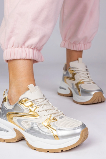 Goldene Sportschuhe mit...