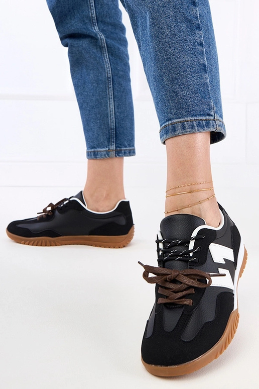 Schwarze Sportschuhe mit bunten...